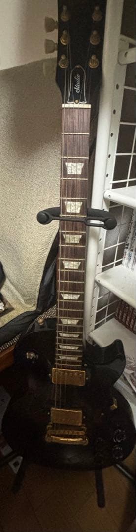 ベルト Gibson Les Paul Studio ブラックエレキギターやや傷や汚れあり