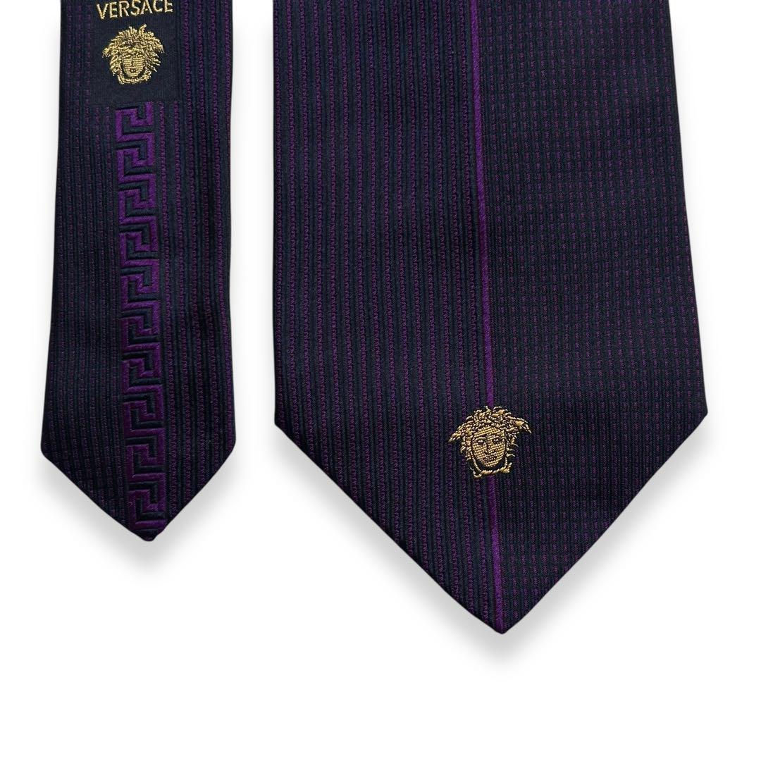 美品✨GIANNI VERSACE ネクタイ　ジャガード　光沢感　アート 美品✨GIANNI VERSACE ネクタイ メデューサ グレカ模様