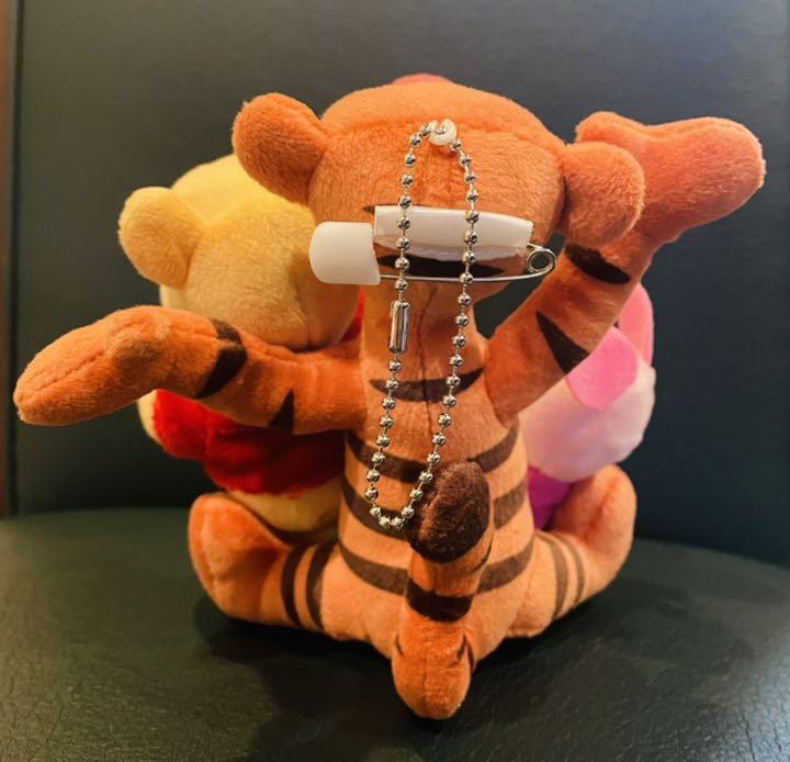 ディズニー プーさん、ピグレット、ティガー ぬいぐるみキーホルダー・キーチェーン - メルカリ ディズニー プーさん、ピグレット、ティガー ぬいぐるみキーホルダー・キーチェーン - メルカリ