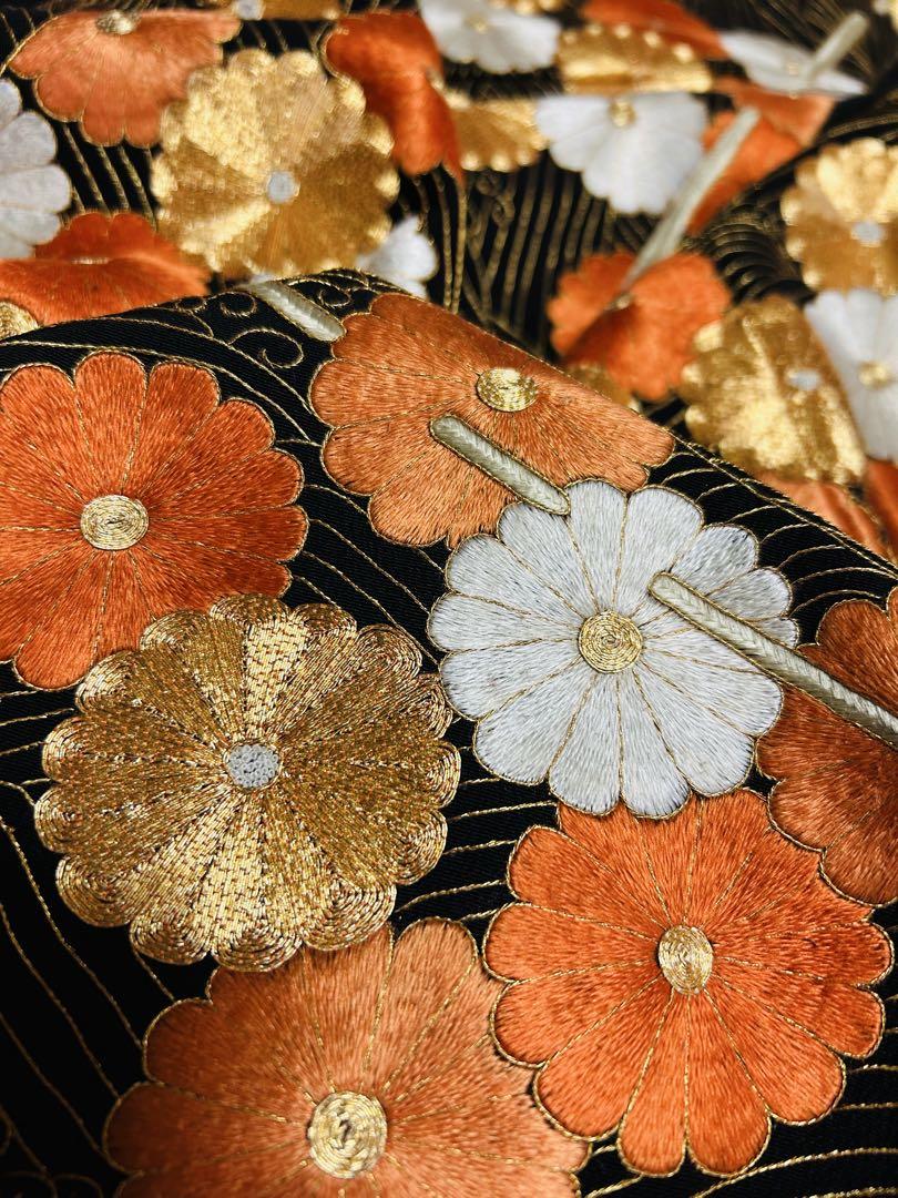 豪華な大きめ綿密総刺繍のゴージャスな黒留袖 23点フルセット　高級唐織袋帯