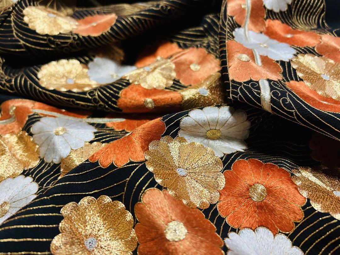 豪華な大きめ綿密総刺繍のゴージャスな黒留袖 23点フルセット　高級唐織袋帯