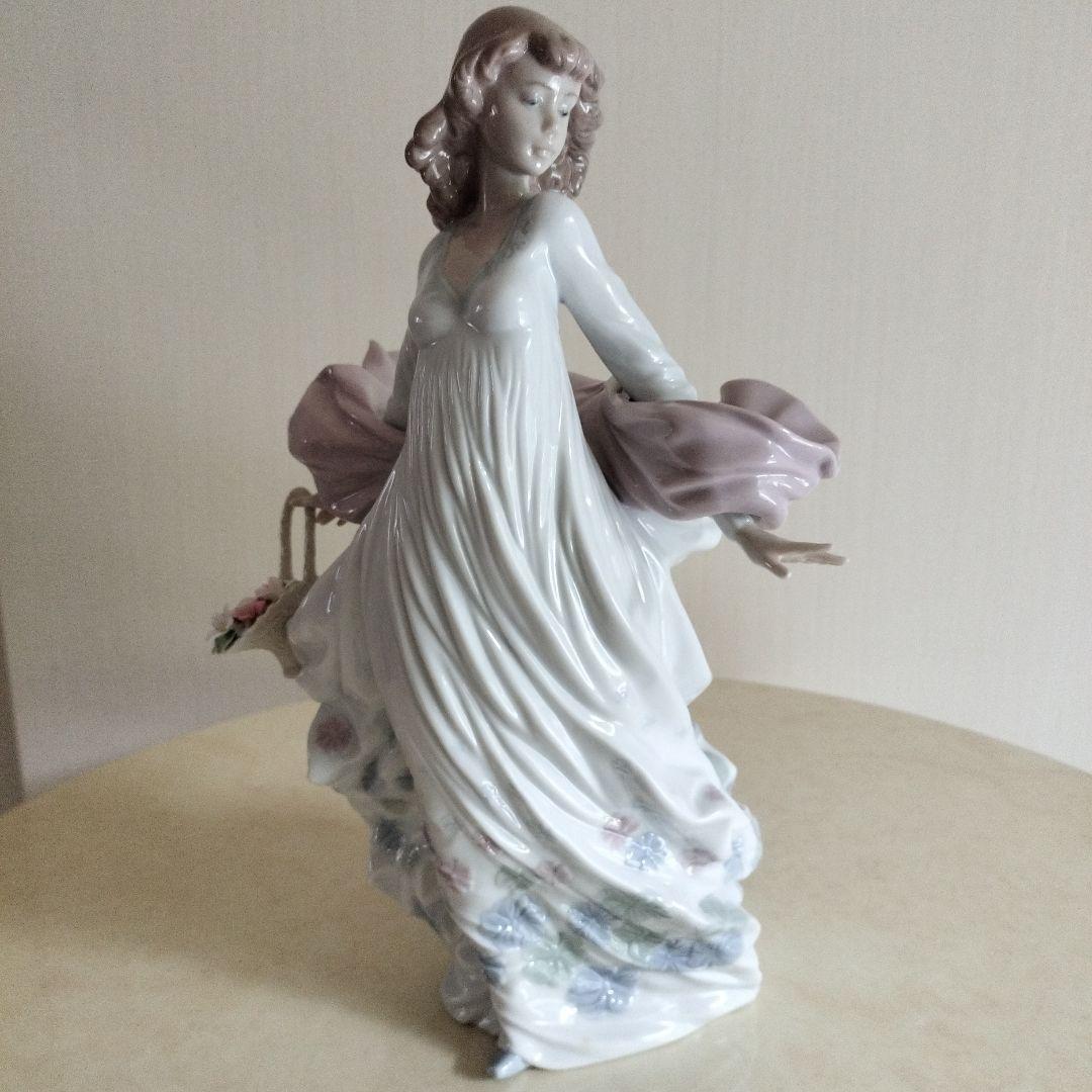 注目 LLADRO リヤドロ 春の輝き陶器製 女性像 - メルカリ アンティーク雑貨