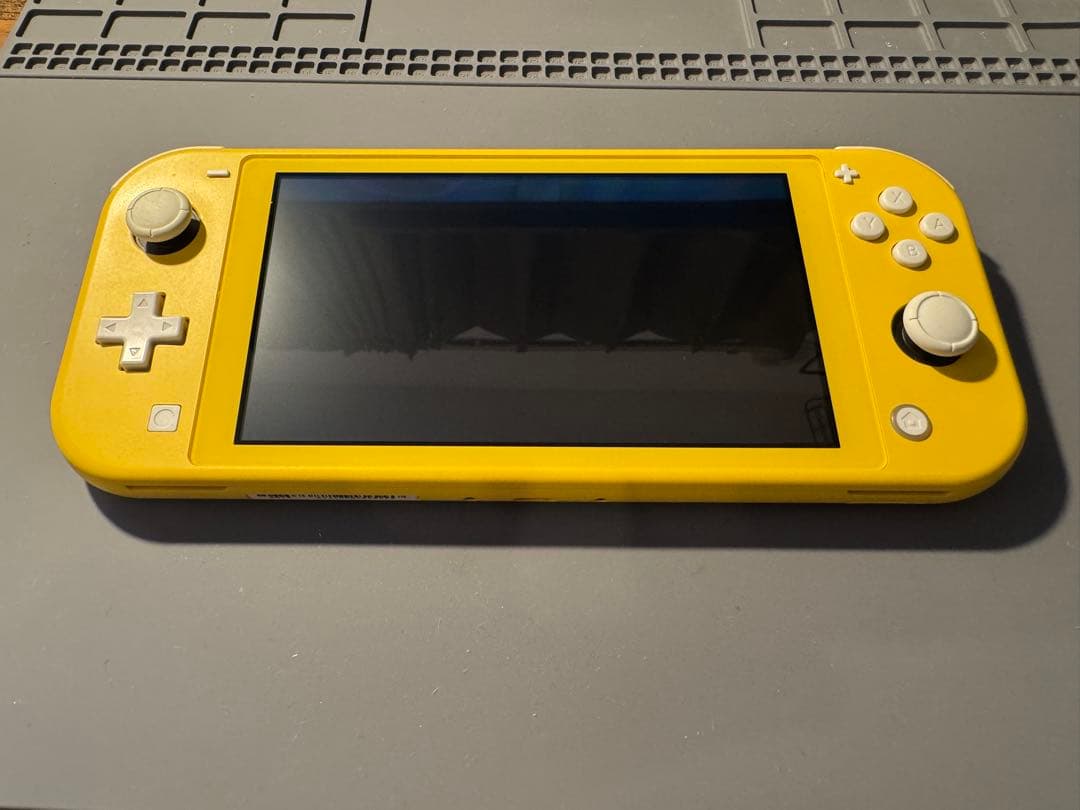 本体のみ Nintendo Switch Lite イエローやや傷や汚れあり