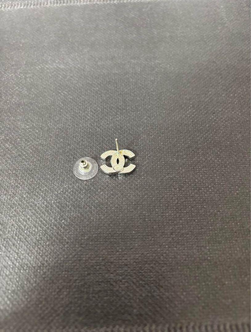 CHANEL シルバー ロゴピアス