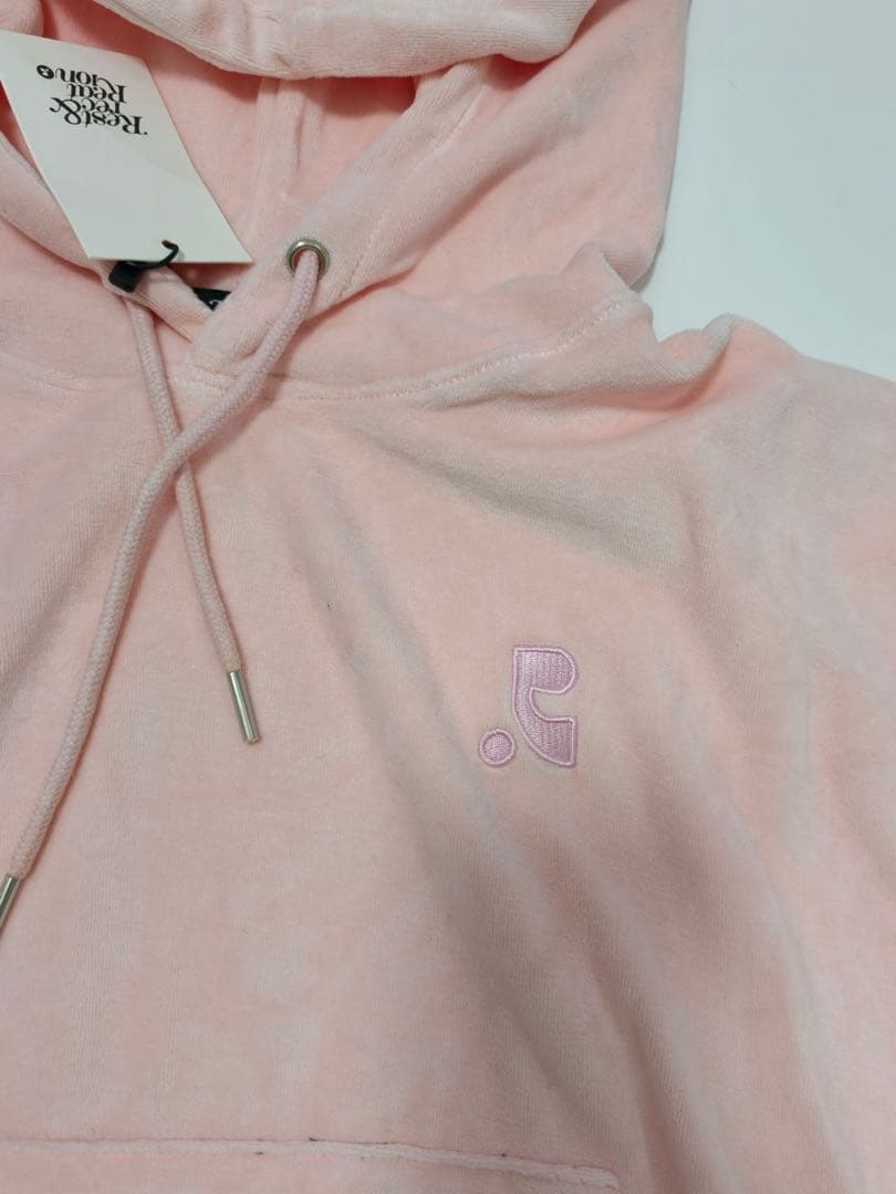 ピンク フード付きパーカー