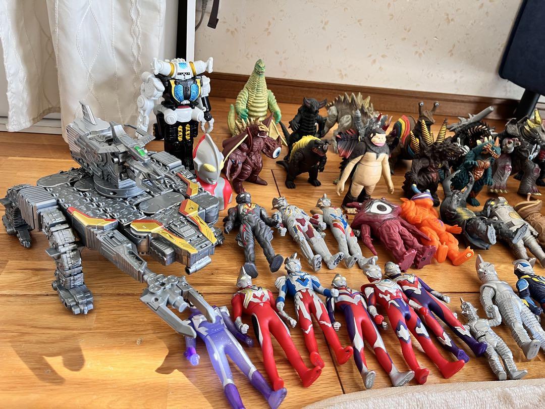 安価 ウルトラマン 約40体DXキングジョーDXナースデッセイ号 DXガッツ 特撮