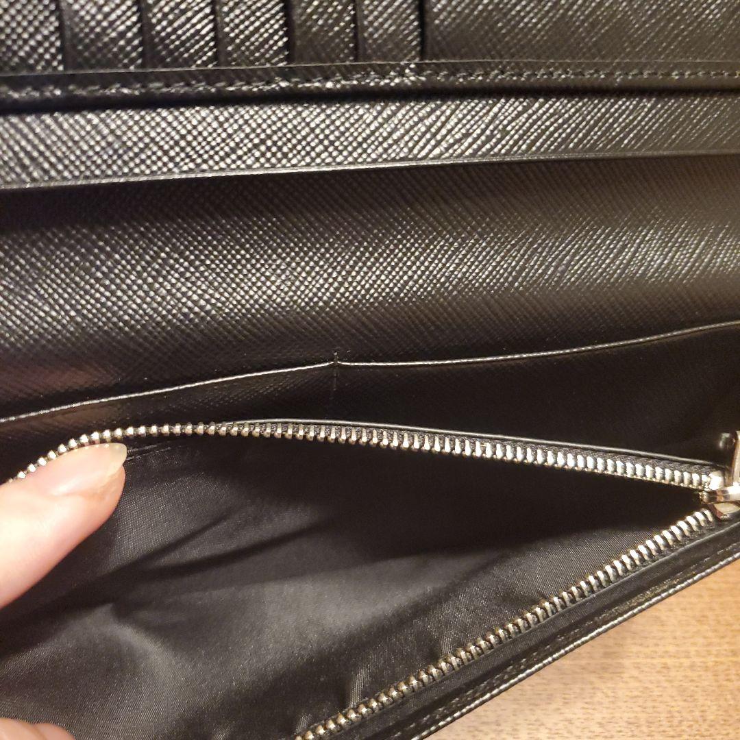 並行輸入品　PRADA ブラックレザー 長財布