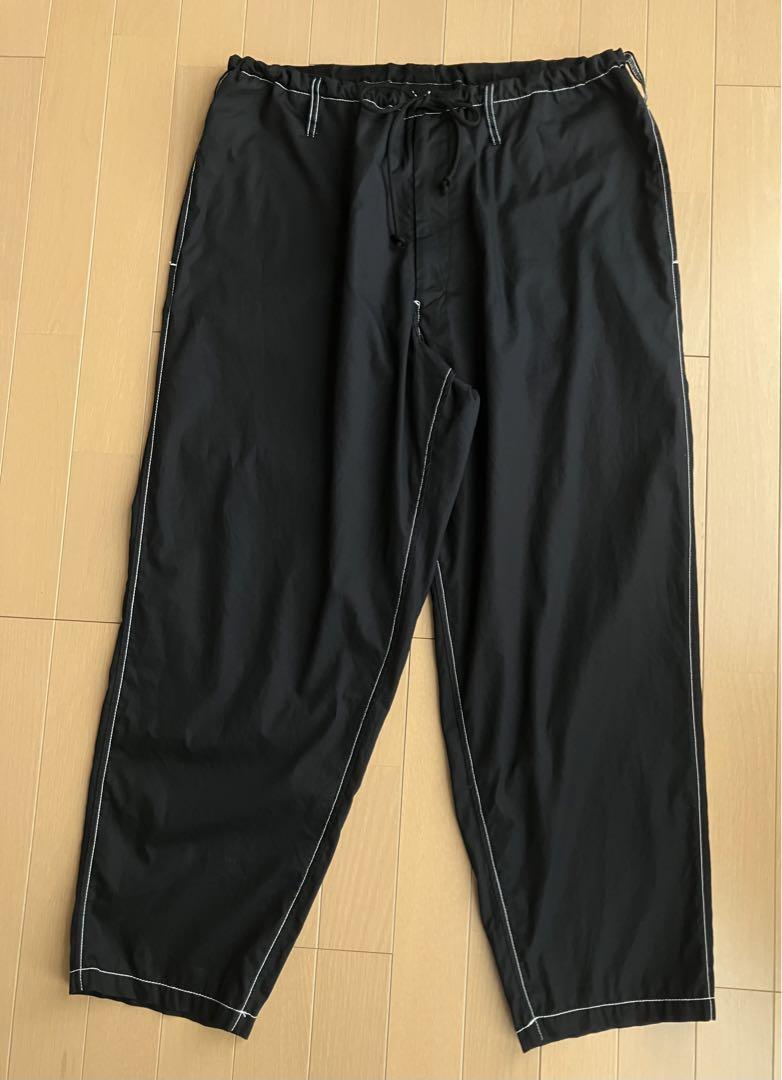 Y's ワイズ 黒地に白ステッチのパンツ