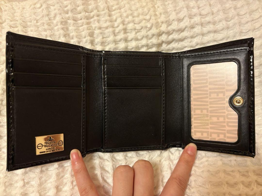 ブラック パテントレザー 三つ折り財布
