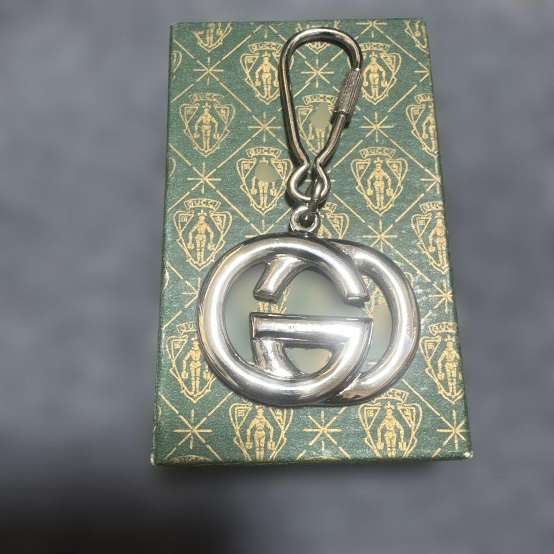 GUCCI シルバー ロゴキーホルダー Gucci シルバー GGロゴ キーホルダー - メルカリ
