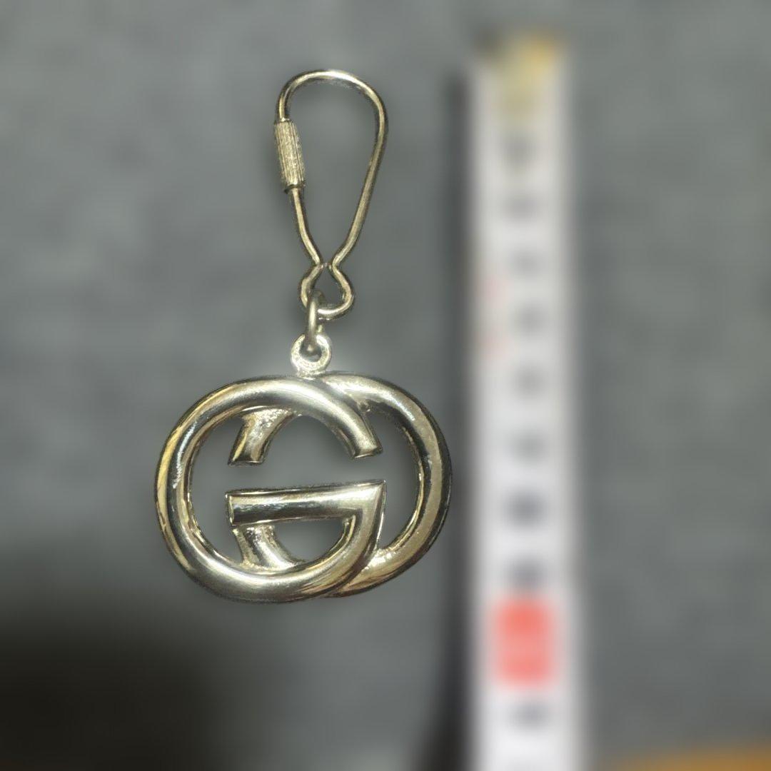 GUCCI シルバー ロゴキーホルダー Gucci シルバー GGロゴ キーホルダー - メルカリ