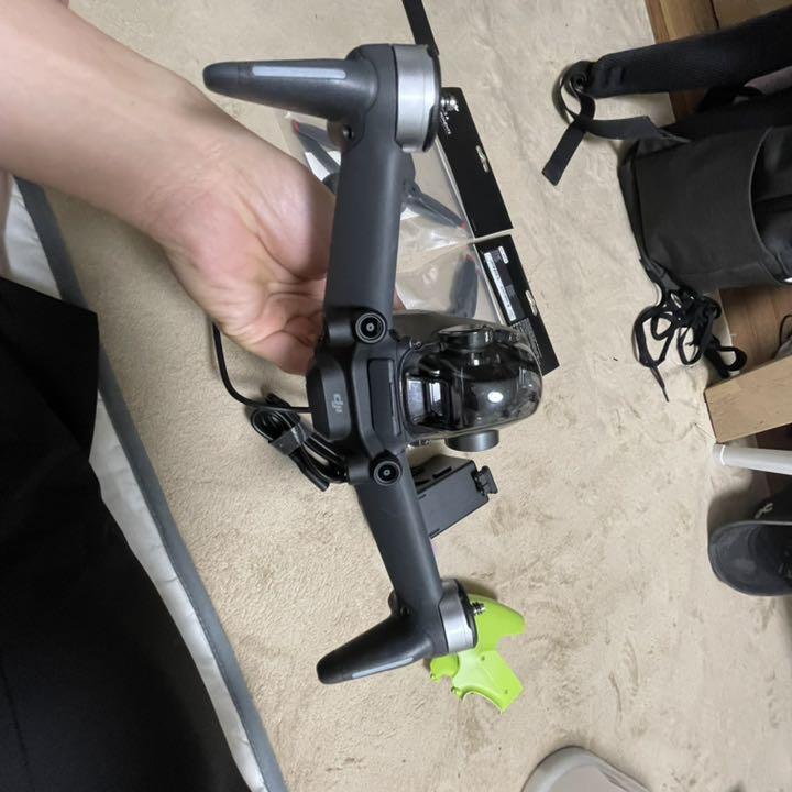 dji fpv 本体とバッテリー