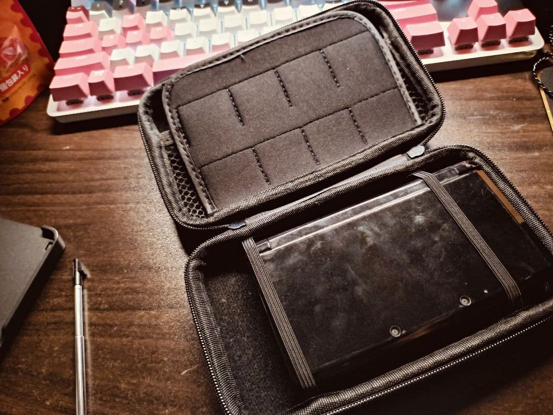 【最短翌日配送】 ニンテンドー3DS 本体 ブラック 収納 充電台 充電ケーブル付Nintendo 3DS