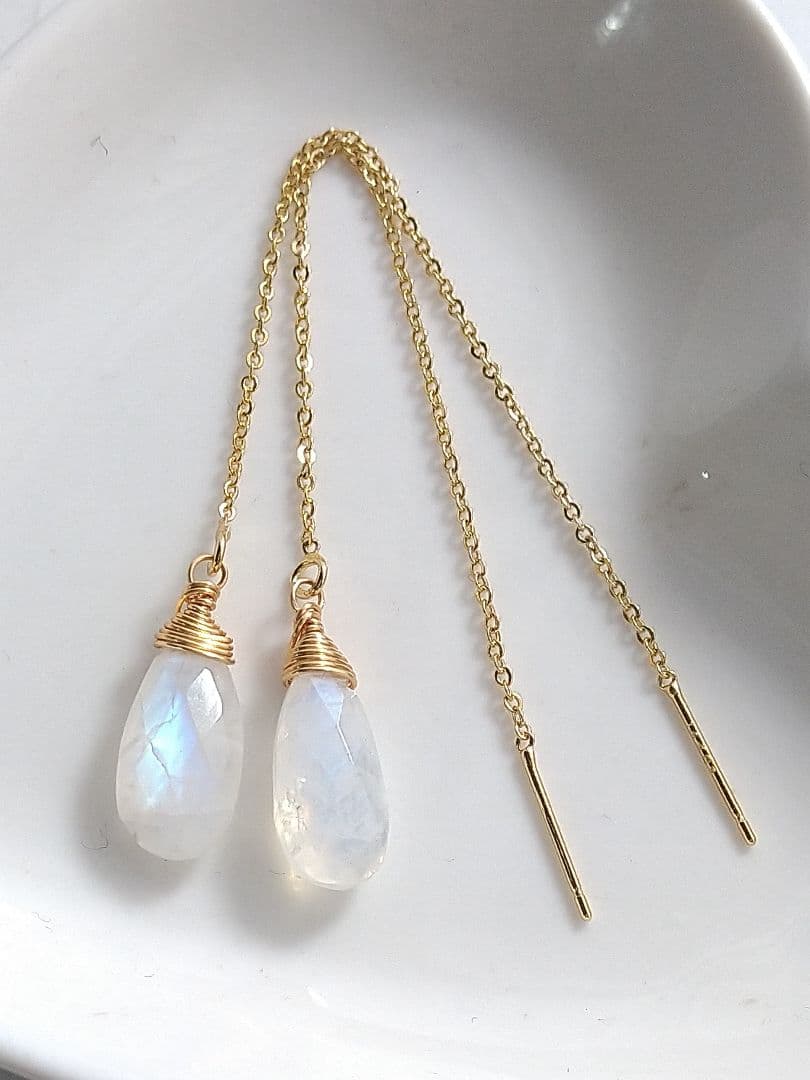 レインボームーンストーン ブリオレットカットのアメリカンピアス