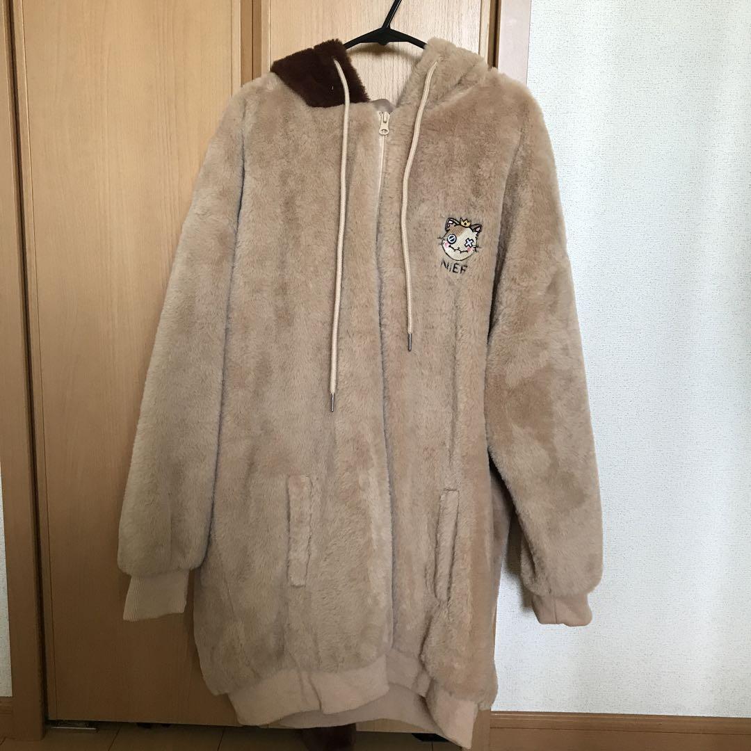 NieR猫の刺繍付きベージュモコモコアウター