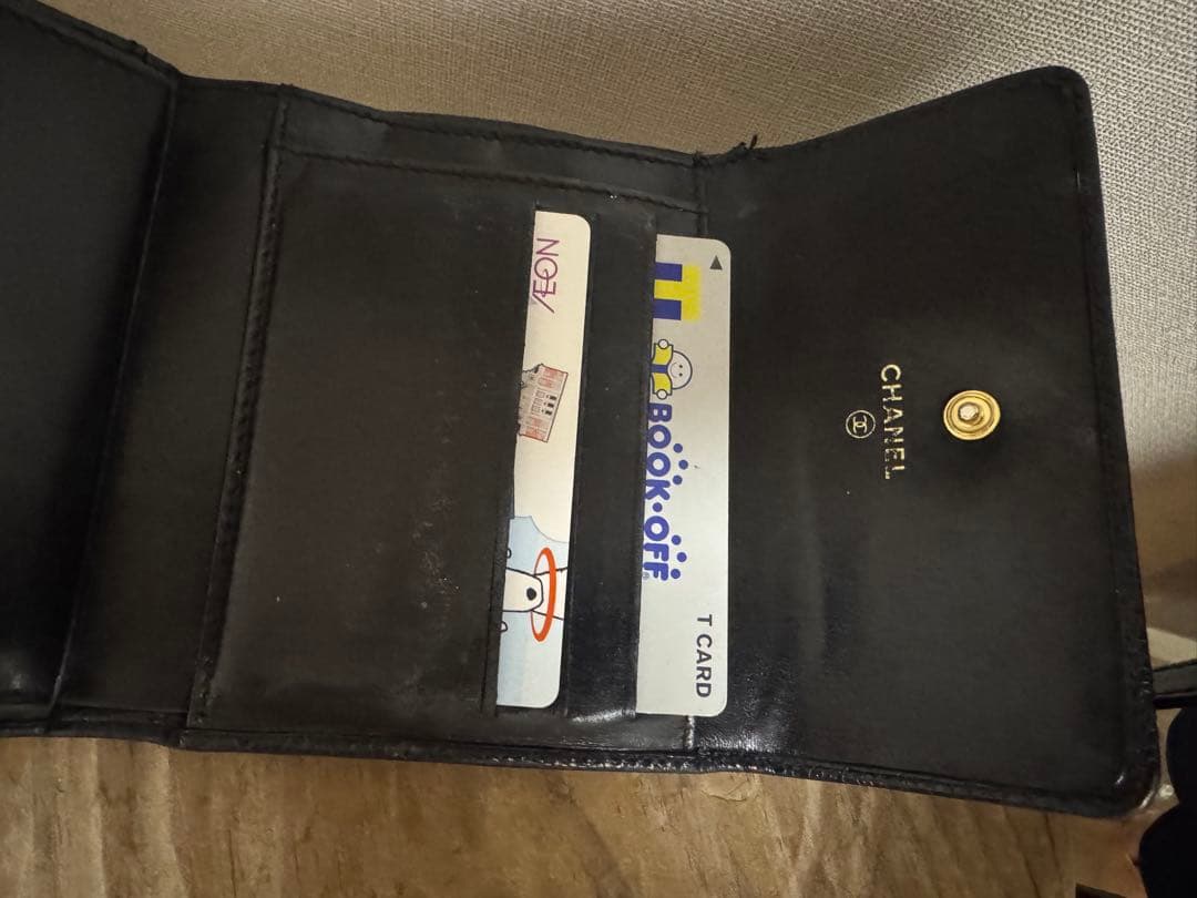 CHANEL キャビアスキン 折りたたみ財布 ブラック 三つ折り財布 難あり CHANEL キャビアスキン 折りたたみ財布 ブラック 三つ折り財布 難あり