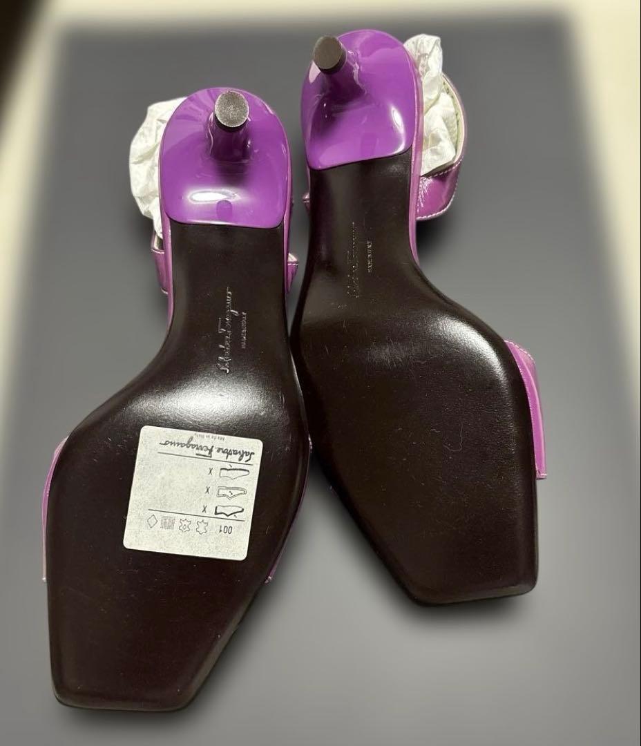 新品未使用　Ferragamo パープル サンダル 36