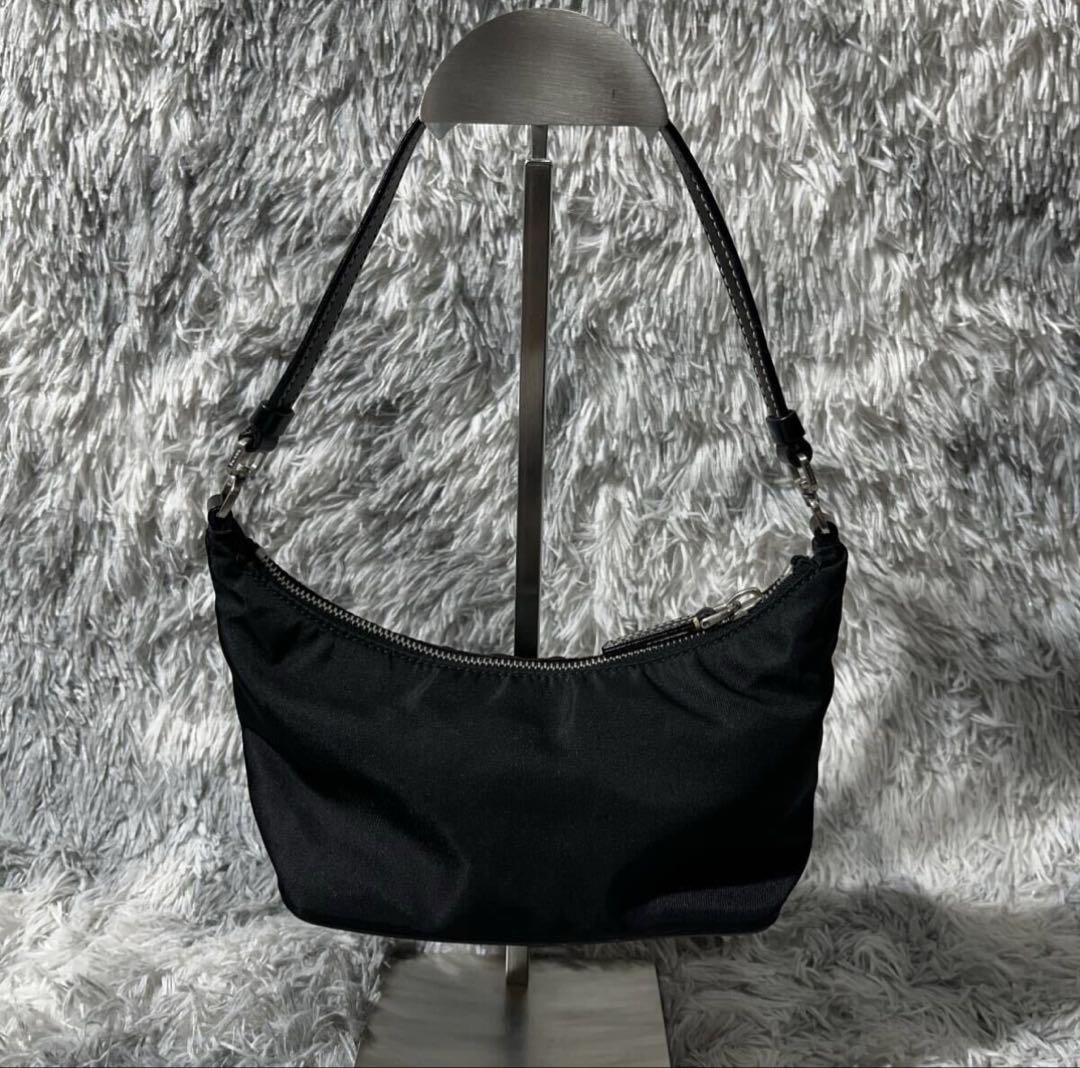[超絶美品]プラダ バッグ ロゴ ブラックｘシルバー金具 ナイロンｘレザー