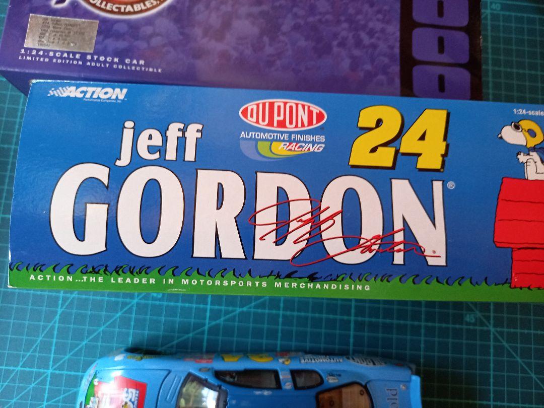 スヌーピー PEANUTS NASCAR 1/24 jeff GORDON Snoopy Jeff Gordon NASCAR 1:24 Scale Stock Car Du Pont | eBay
