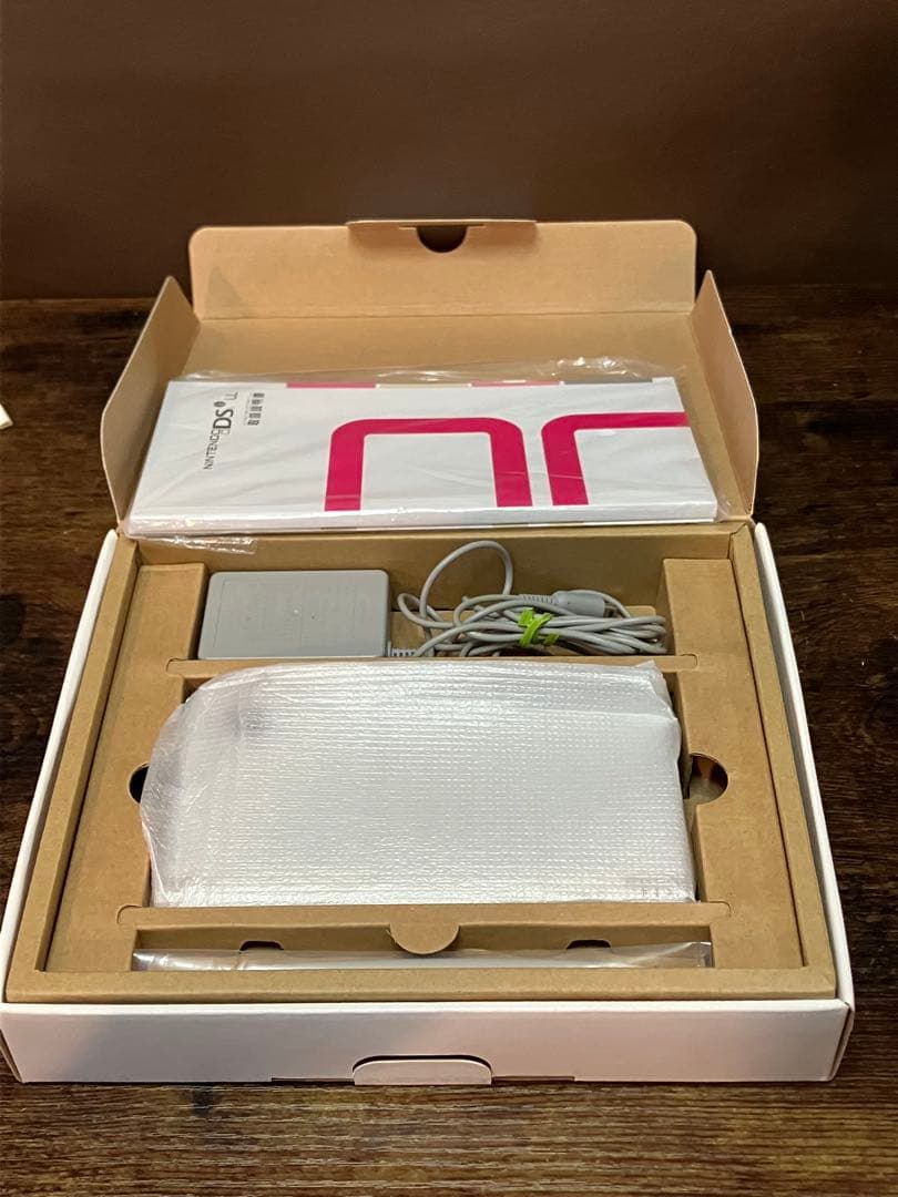 ニンテンドーDSi LL ナチュラルホワイト 美品 完備