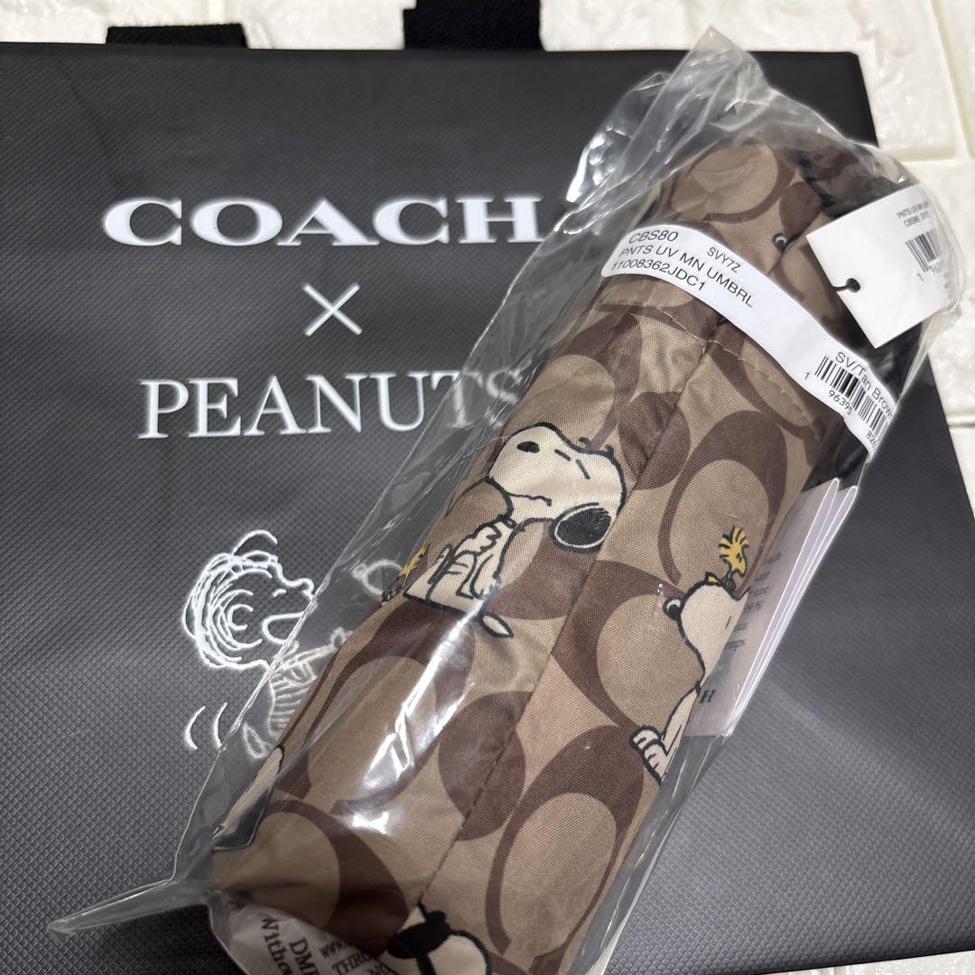【COACH X PEANUTS】UVプロテクション ミニアンブレラ　スヌーピー COACH X PEANUTS】UVプロテクション ミニアンブレラ スヌーピー