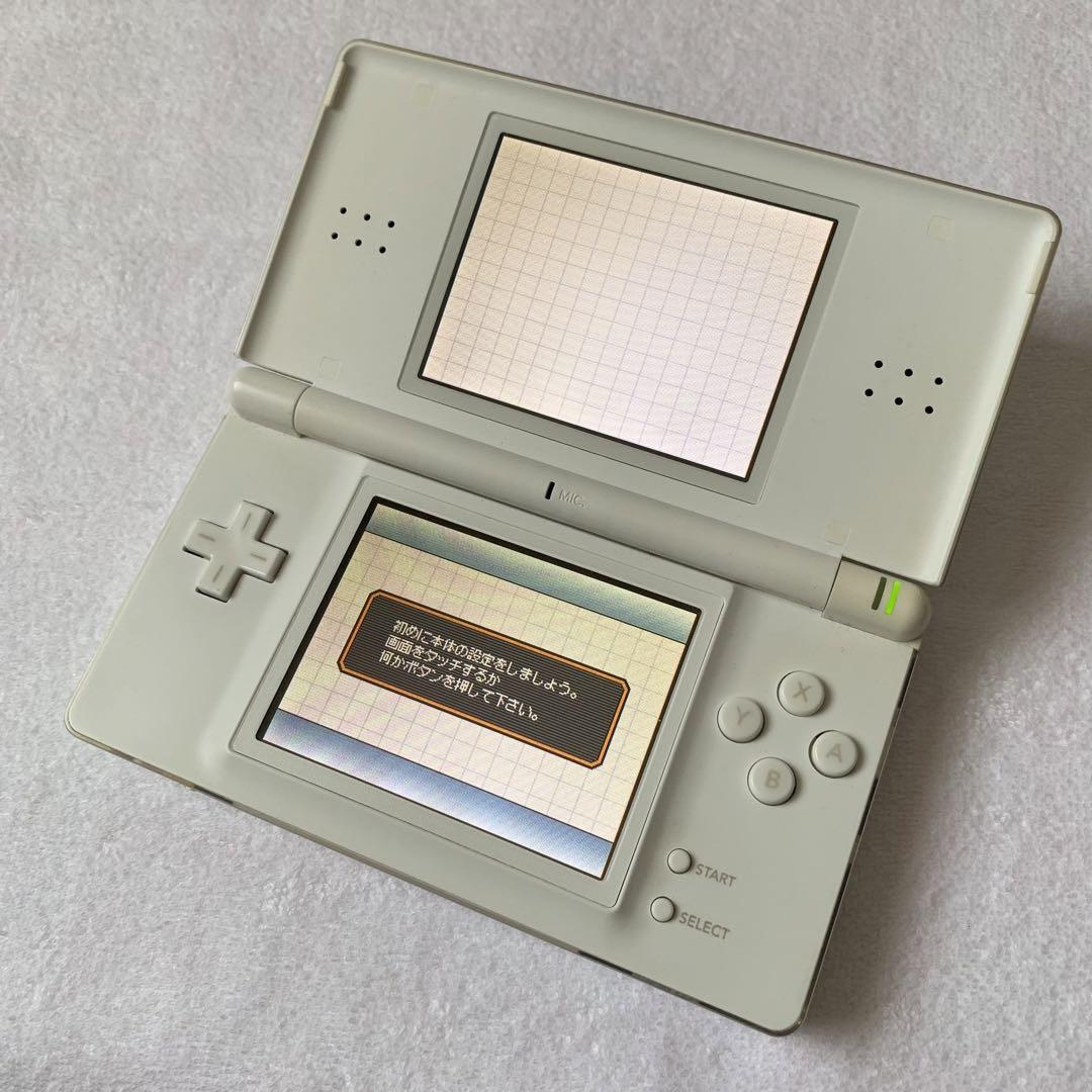 ニンテンドー DS lite 本体 ホワイト 任天堂 動作確認　保護ケース付き ニンテンドー DS lite 本体 ホワイト 任天堂 動作確認 保護