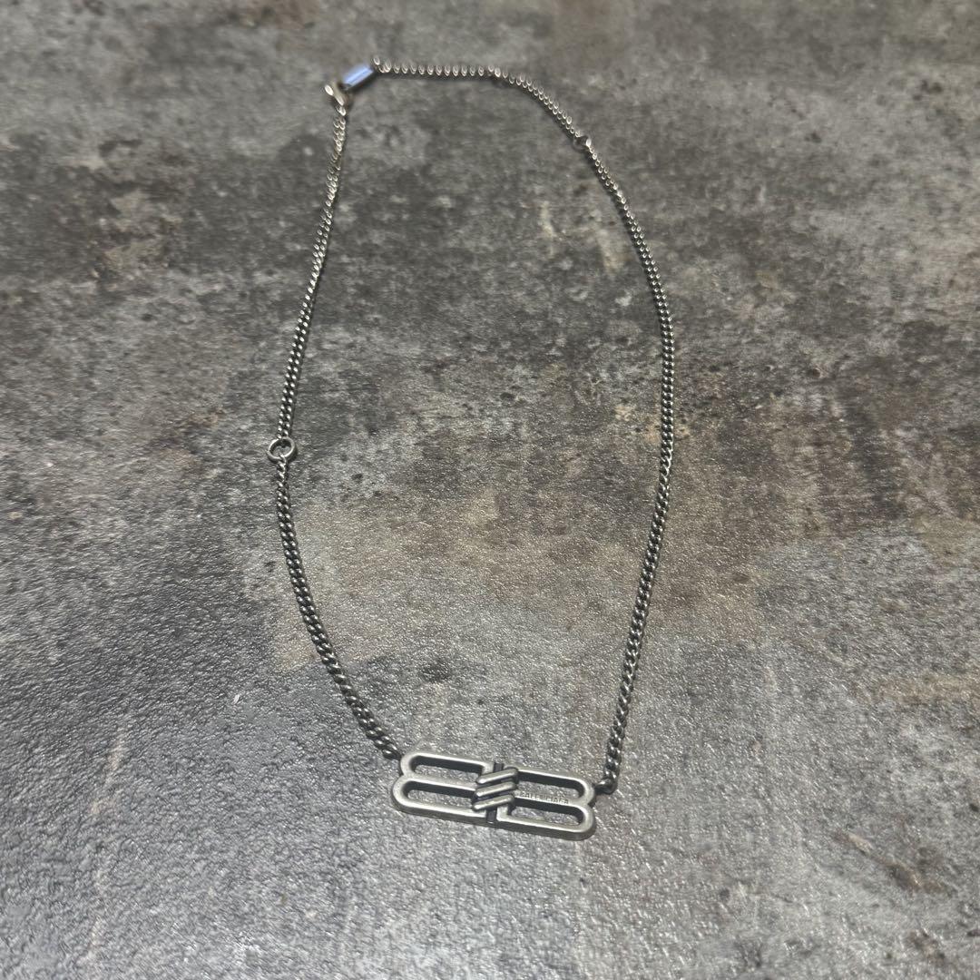 BALENCIAGAシルバーロゴネックレス