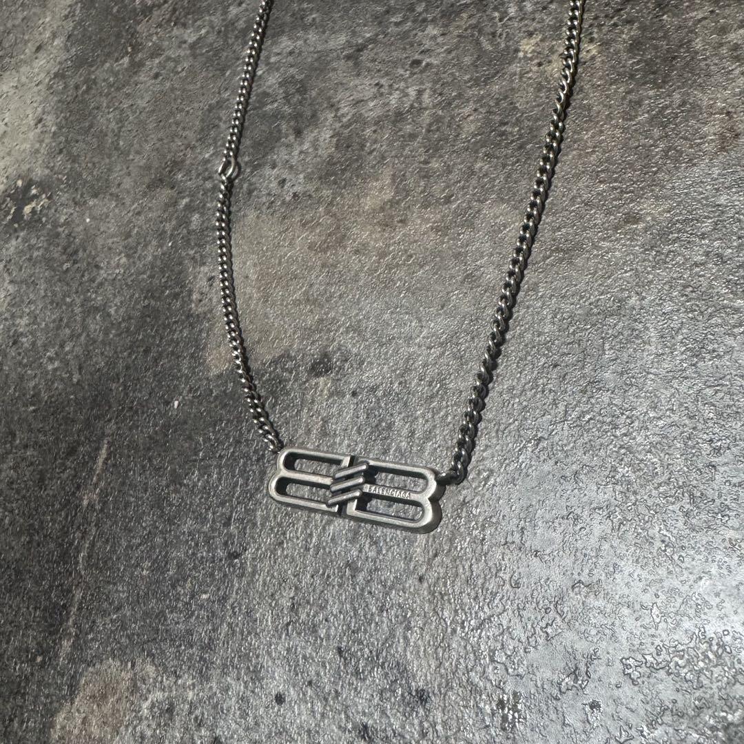 BALENCIAGAシルバーロゴネックレス