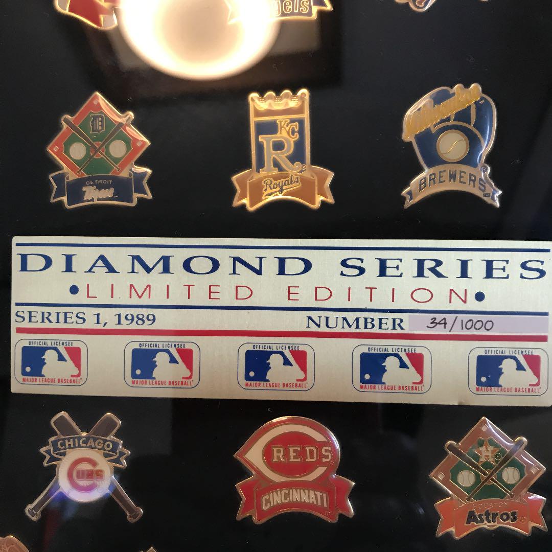 メジャーリーグ 額装ピンバッジセット シリアルナンバー入り