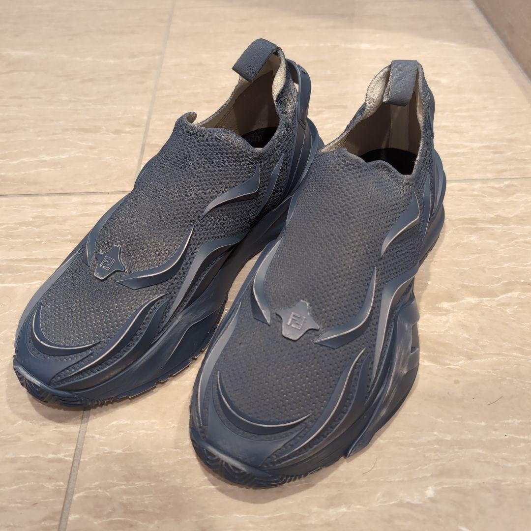 FENDI FLOW ダークブルー スニーカー　新品、未使用