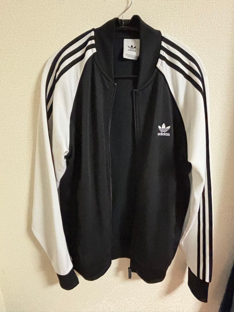adidasトラックジャケット