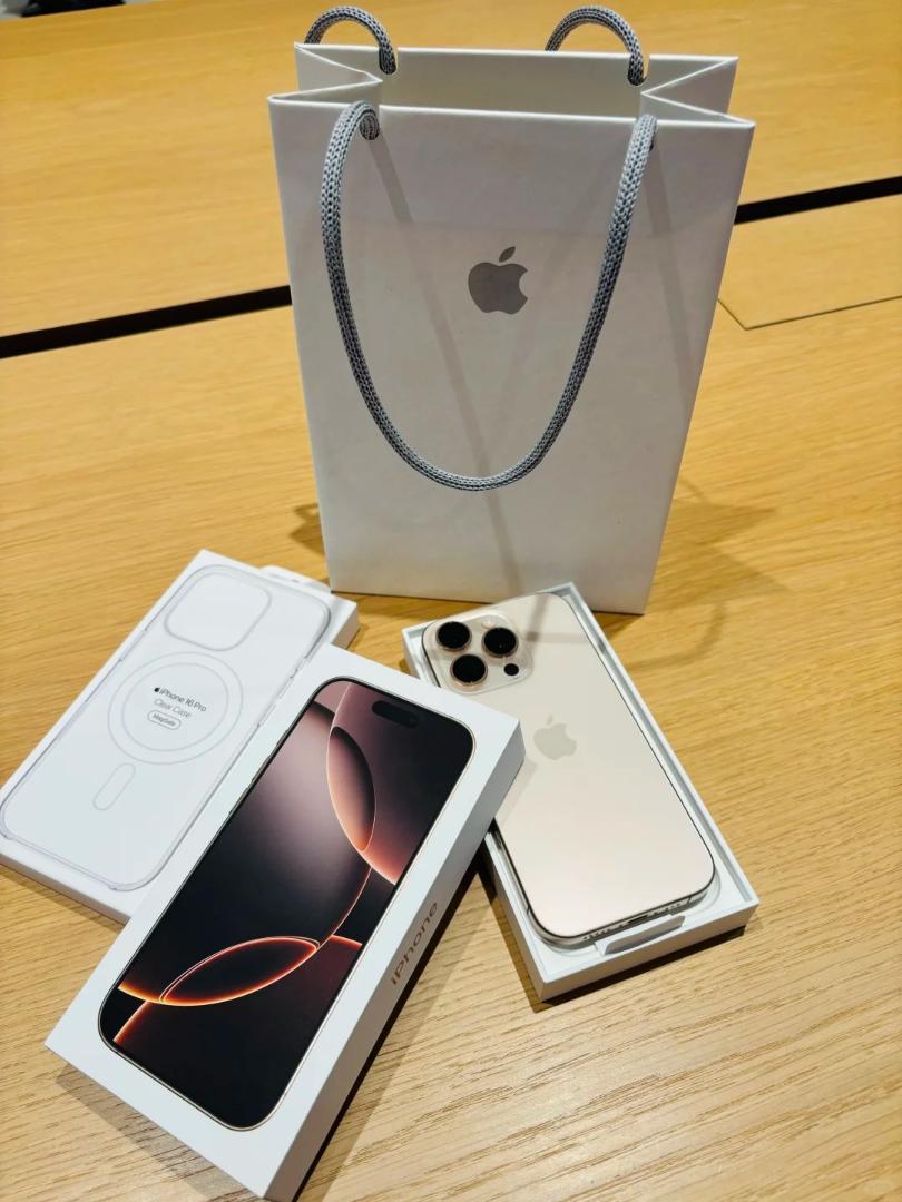 iPhone 14 Pro ゴールド + MagSafe充電器