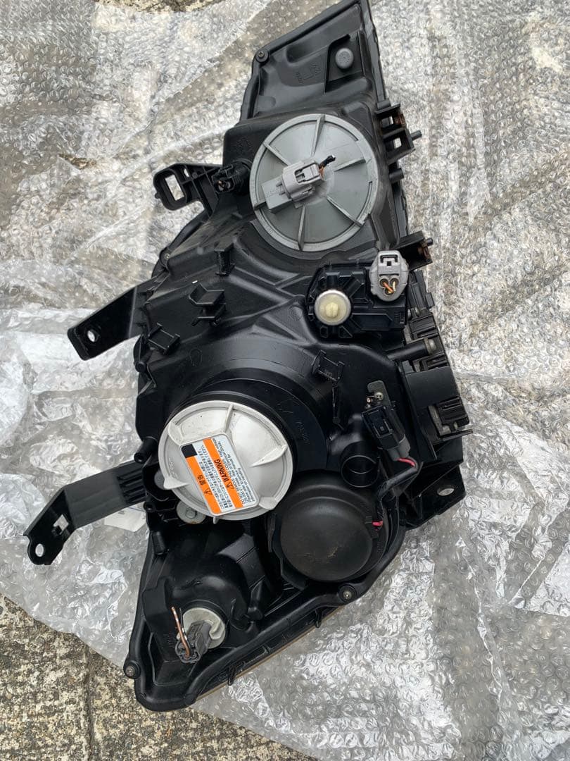 ステップワゴンヘッドライト 2個セット目立った傷や汚れなし