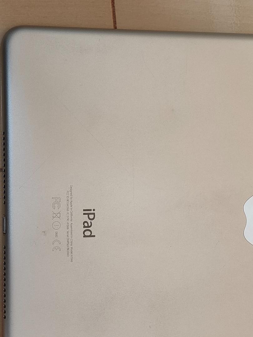 さいへこみ Apple iPad Air2 WI-FI 128GB シルバー CfDLb-m89756536109 Ⓕそのままお