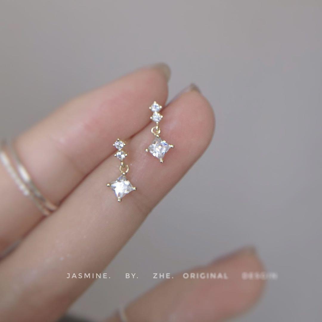 No76 小ぶり 揺れるピアス［ゴールド］SV925 金属アレルギー対応