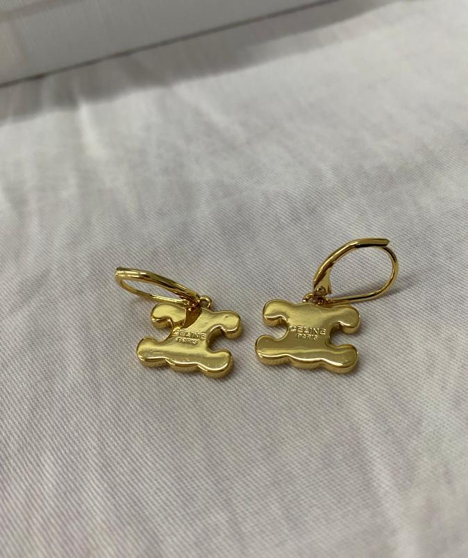 ピアス