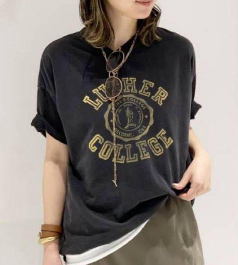 L'Appartement DEUXIEME CLASSE - AP STUDIO アールジュビリー LUTHER COLLEGE Tシャツ AP STUDIOアール ジュビリー別注college Tシャツ 新品未使用