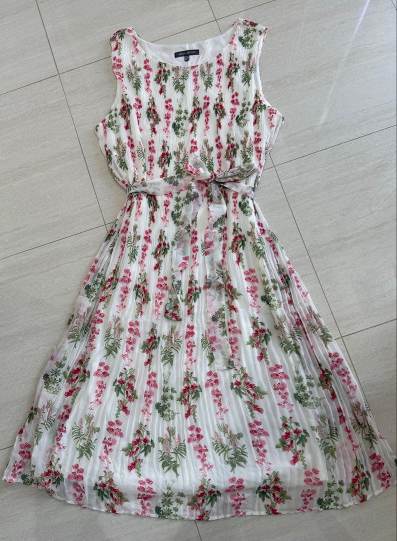 ローラアシュレイ 【新品、未使用】フラワープリントワンピース　大きいサイズ　XL