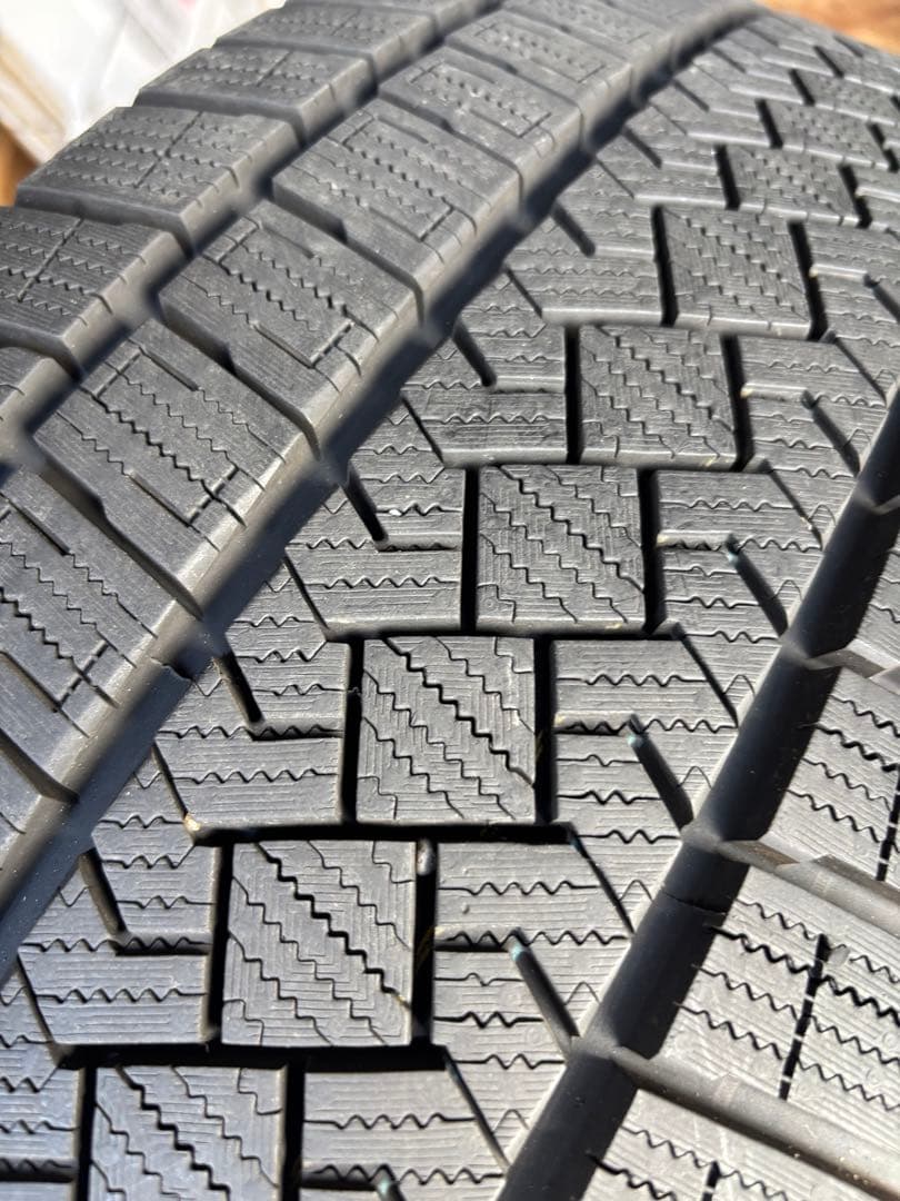 Fスポーツ スタッドレスタイヤアルミホイールセットPIRELLI