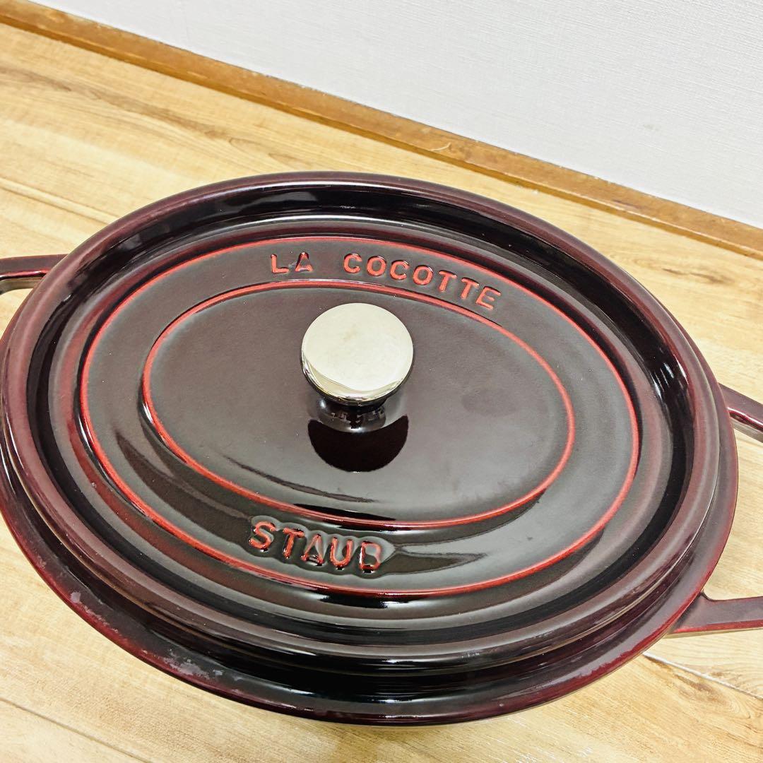 未使用　STAUB ココット　オーバル 鋳鉄 両手鍋 レッド 27cm 蓋付き ストウブ 鍋 Staub ピコ・ココット オーバル 27cm 両手鍋