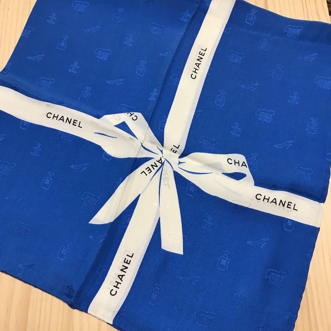 CHANEL シャネル　大判スカーフ　リボンデザイン　ブルー CHANEL シャネル 大判スカーフ リボンデザイン ブルー - メルカリ