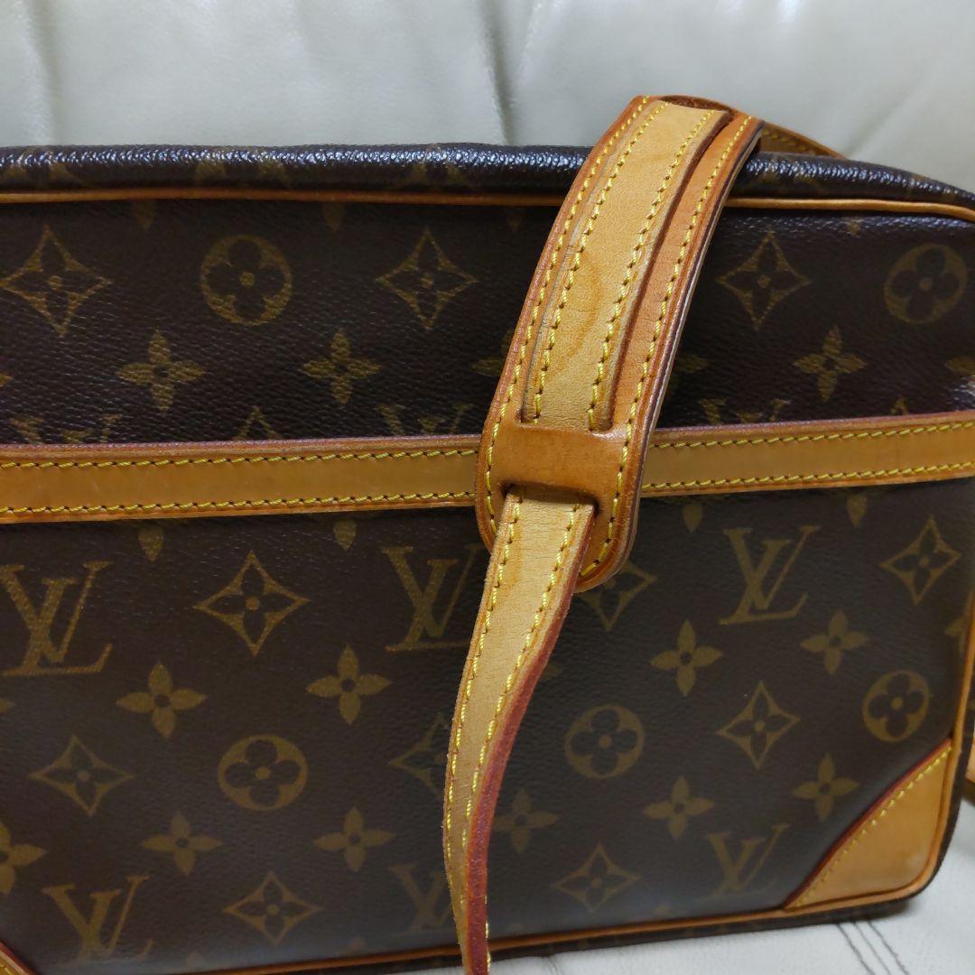 モノグラムショルダーバッグLOUIS