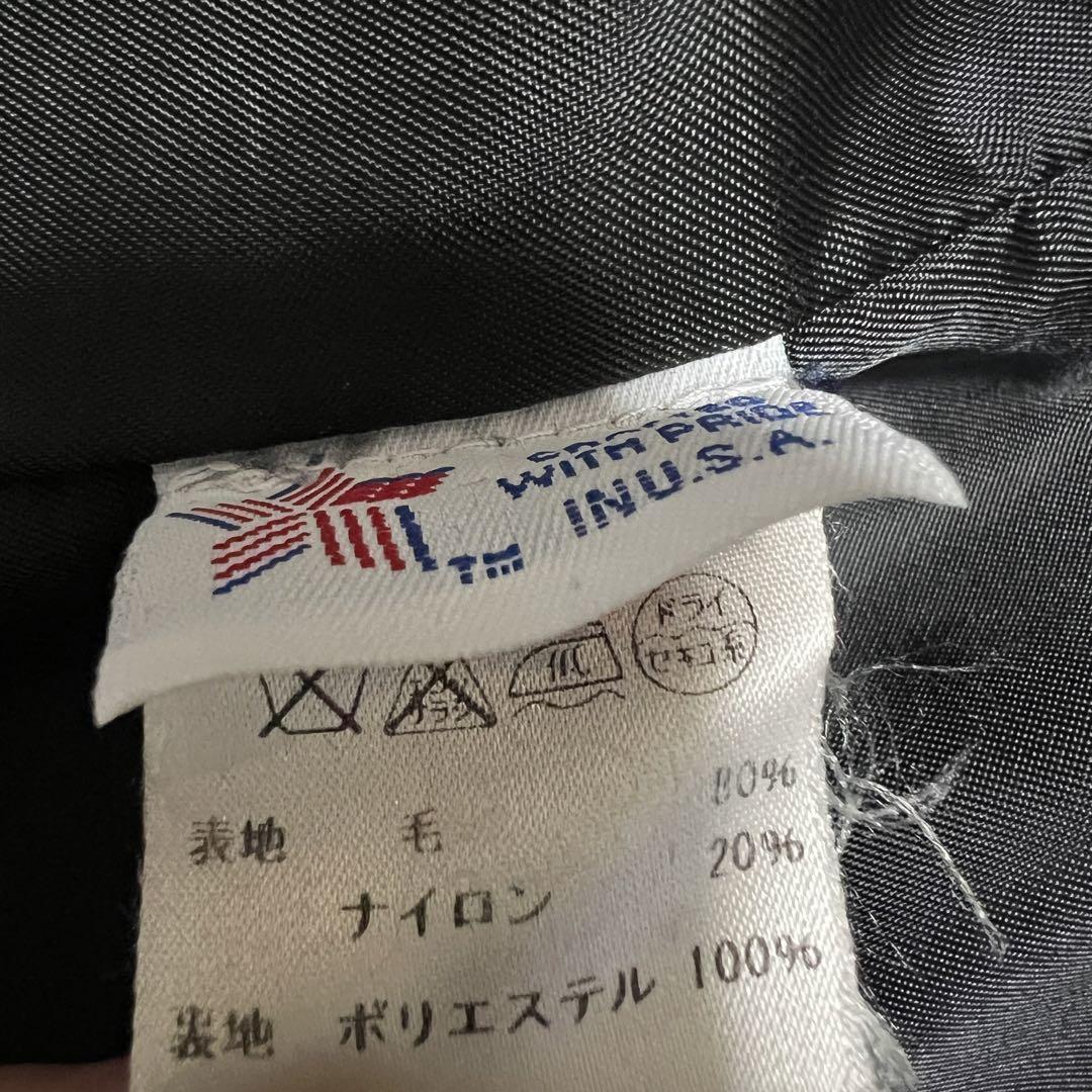 グレー
