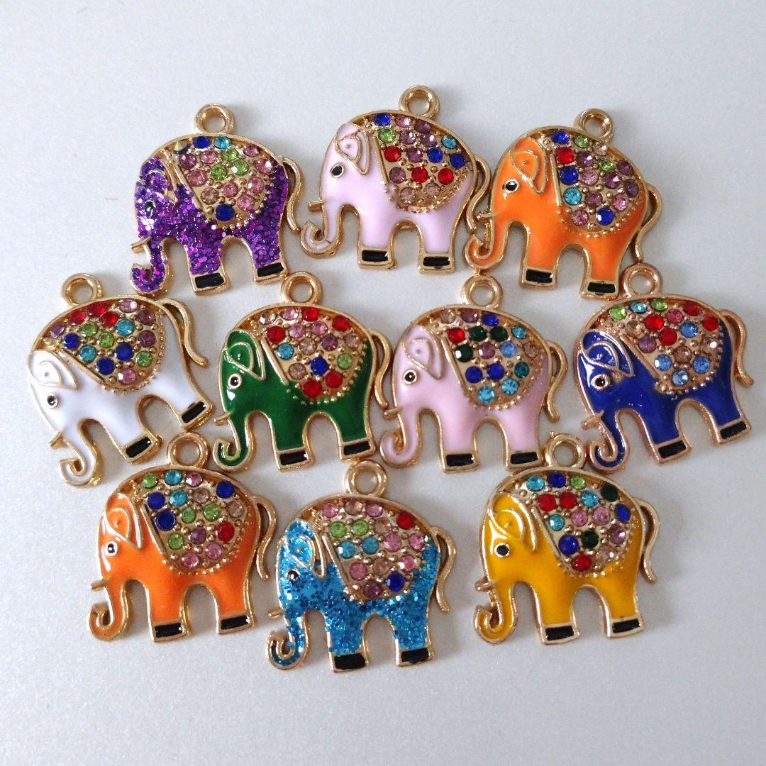 ②カラフルな象チャーム10個