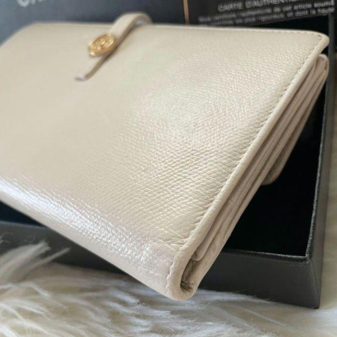 シャネル CHANEL 二つ折り 長財布 ココマーク白 アイボリー ココボタン シャネル CHANEL 二つ折り 長財布 ココマーク白 アイボリー ココ