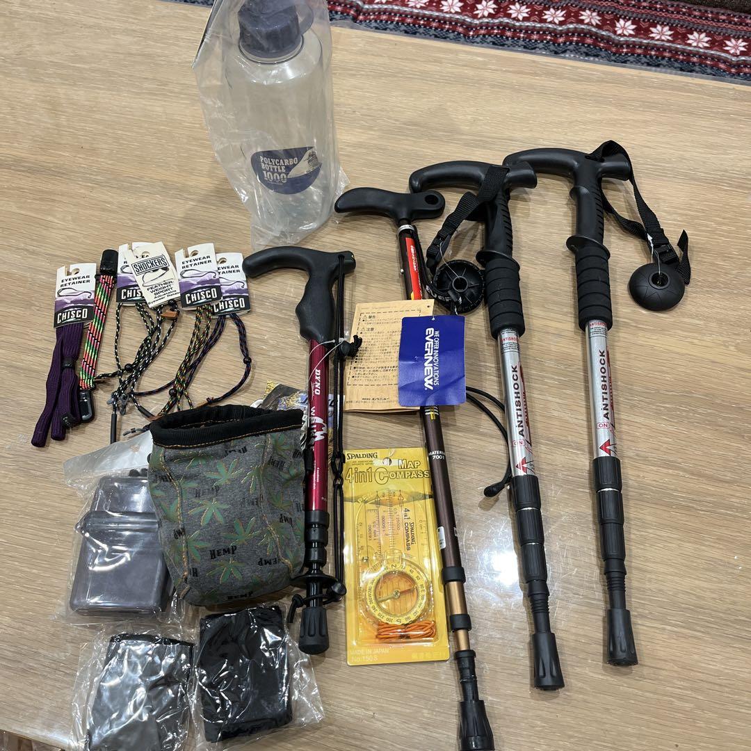 新品　登山用ステッキ他まとめて
