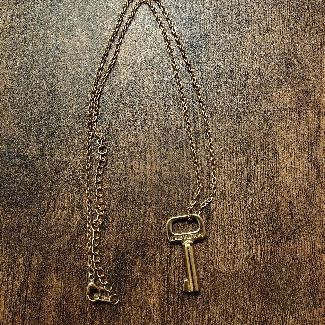 LOUIS VUITTON ヴィトン 鍵モチーフ ネックレスチェーン付き