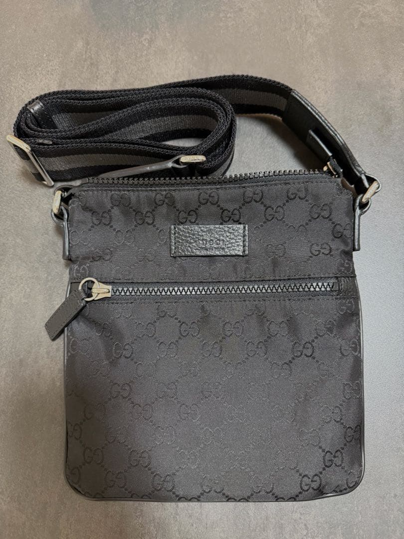 GUCCI ブラックナイロン ショルダーバッグ ショッパー 保存袋付 GUCCI ブラックナイロン ショルダーバッグ ショッパー 保存袋付