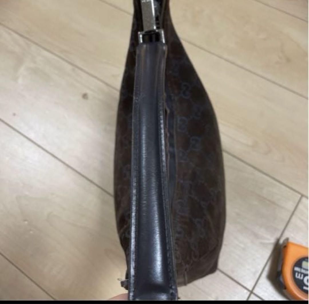 GUCCI ワンショルダーバッグ GG柄 茶色 スエード ロゴ刻印 総柄 GUCCI ワンショルダーバッグ GG柄 茶色 スエード ロゴ刻印 総柄