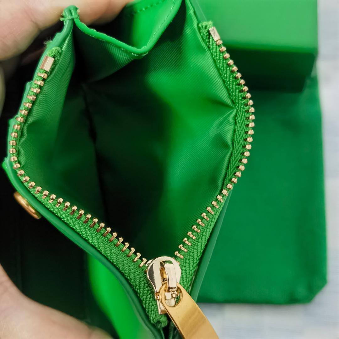 Bottega Veneta 二つ折り財布 グリーン Bottega Veneta 二つ折り財布 グリーン